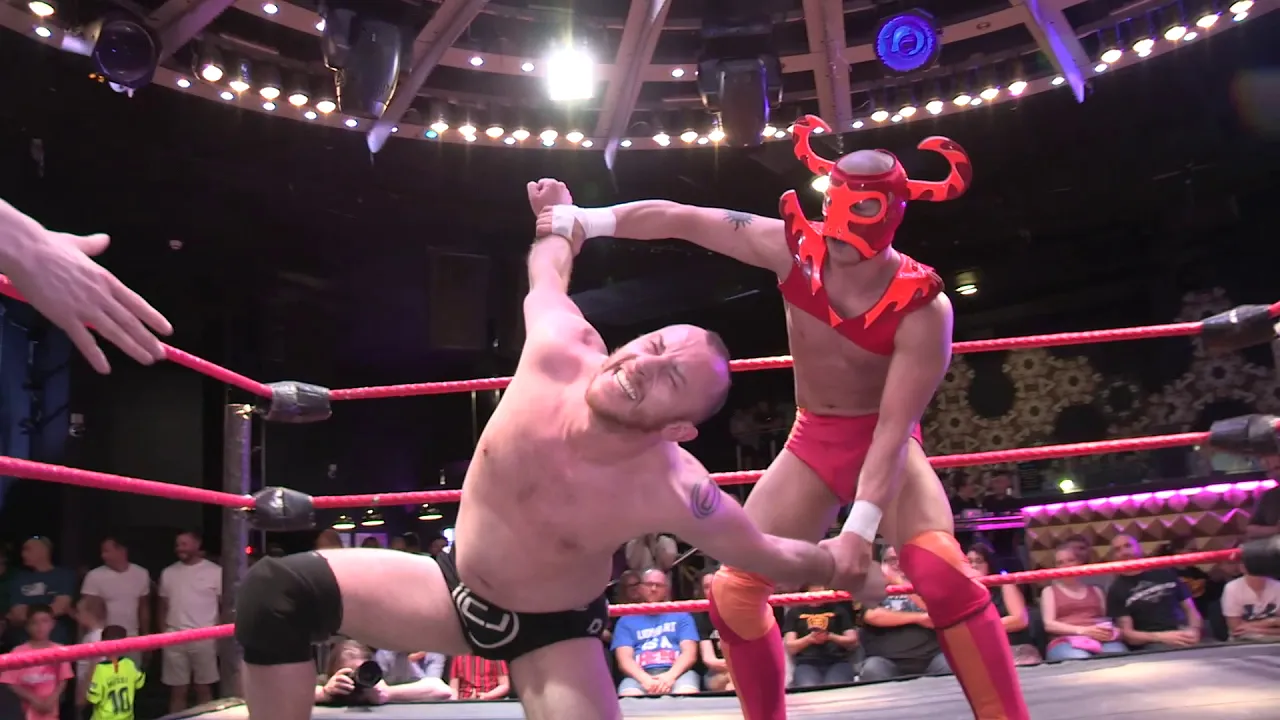 CJ Banks vs El Ligero background