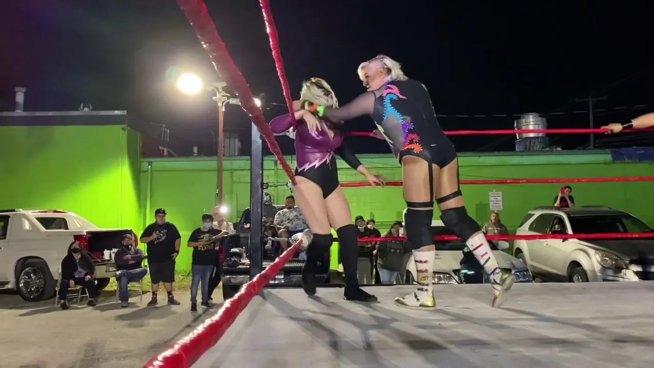 CHIK TORMENTA VS DIVA SALVAJE VS LOW RIDER