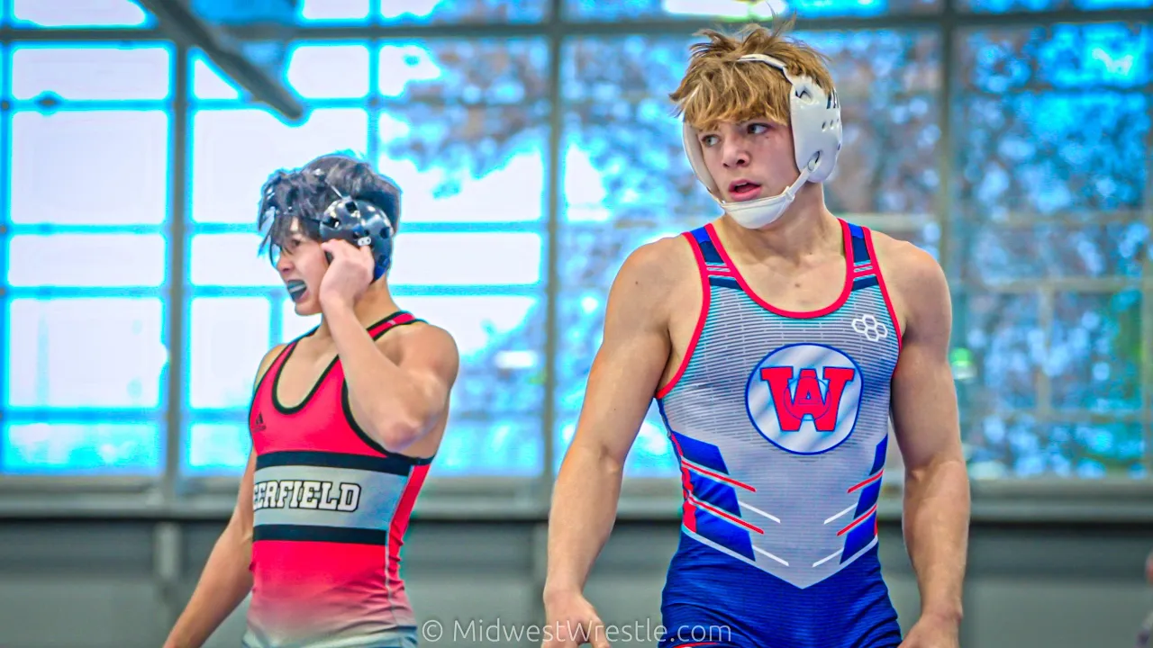 138 – Dom Serio {R} of West Aurora IL vs. Kai Neumark {G} of Deerfield IL