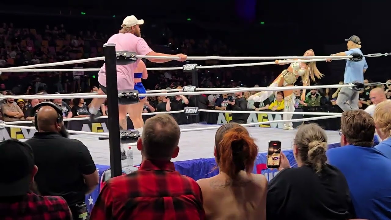 Toni Storm dances in the ring with Aussie wrestlers after AEW House Show Brisbane