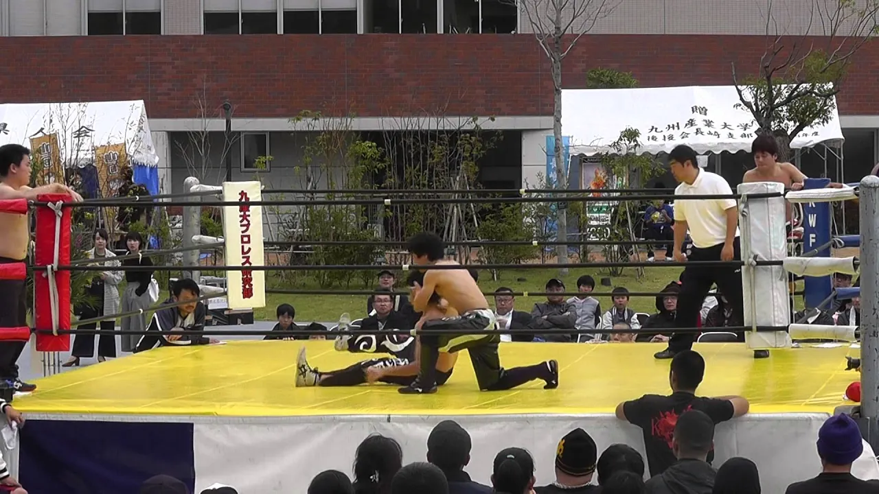 2015/11/1【5】第56回香椎祭 1日目 メインイベント =九州産業大学プロレス研究部 創部30周年記念大会= background