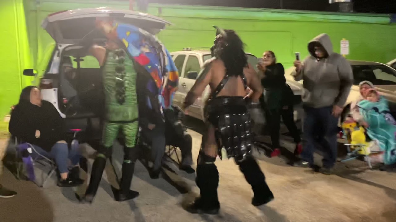 Mr Iguana vs Black Taurus