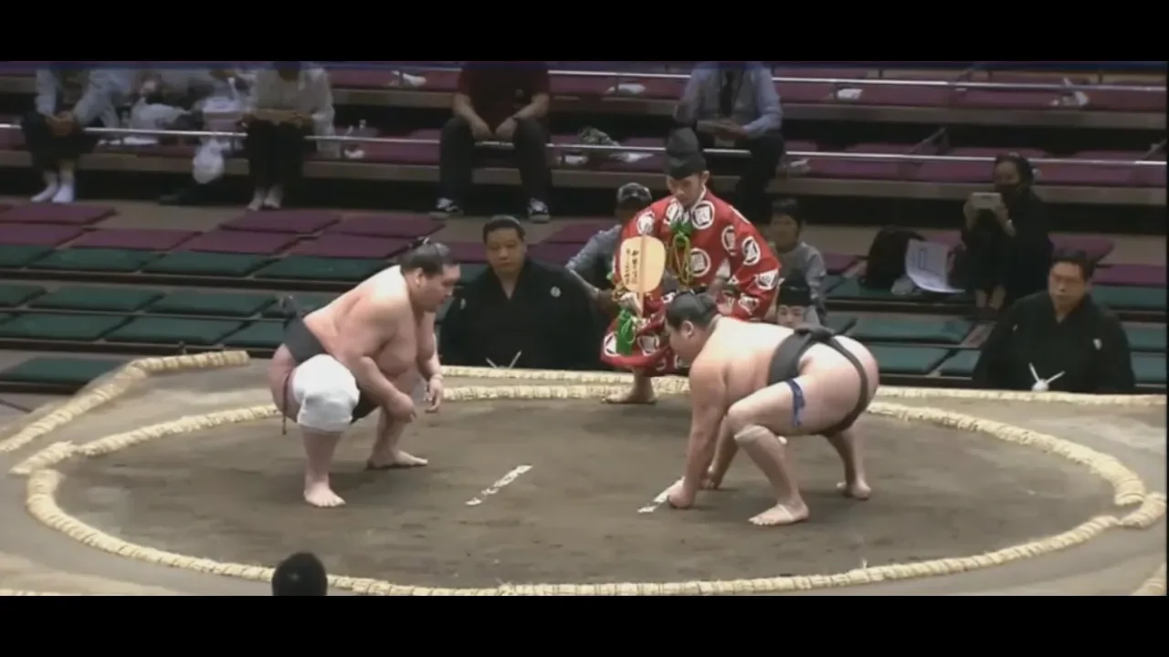 Terunofuji v Komakiryu Day 5, Natsu basho 16 May 2019 backdrop