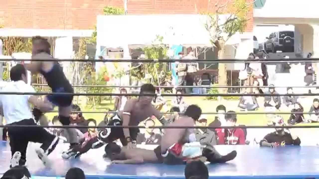 2015/11/3【14】第56回香椎祭 3日目 第2試合 =九州産業大学プロレス研究部 創部30周年記念大会= background