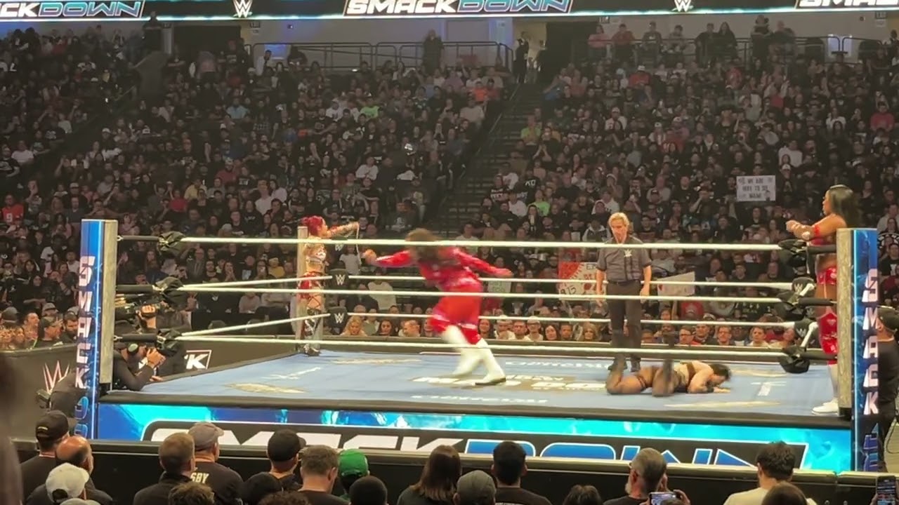 1/1 Pelea por los campeonatos en pareja de WWE #smackdown #rhearipley #iyosky #wwe #wrestling #fypシ 