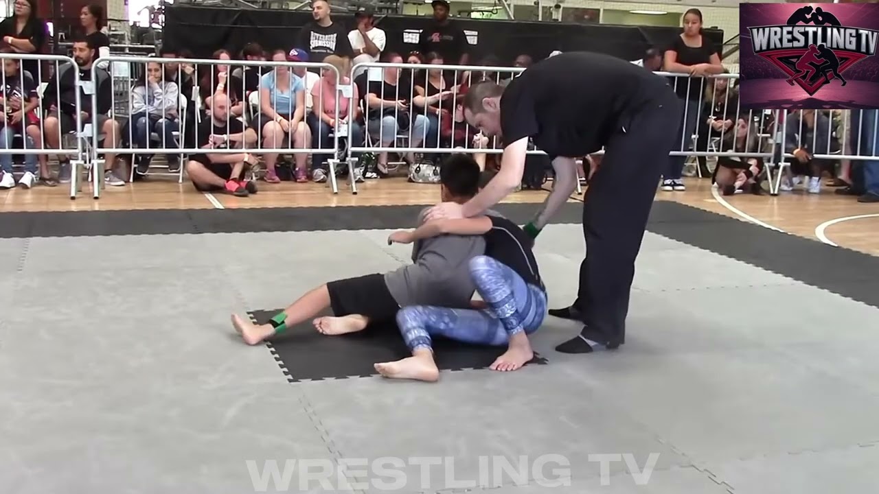🤯KID GIRL VS BOY WRESTLING BJJ SUBMISSION COMPETITION MATCH 🥱#jiujitsu #womenswrestling #grappling background