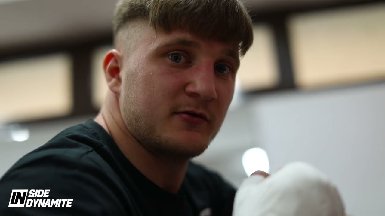 Ștefan Orza vs Cezar Buzdugan - backstage video DFS19 Cod Roșu la Buzău background