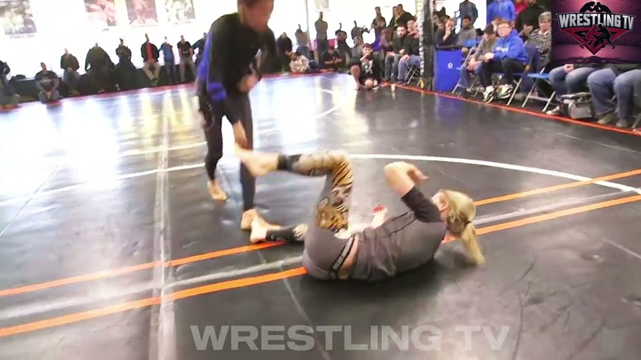 đ€Ż BRAZILIAN JIUJITSU WOMEN GRAPPLING SUBMISSION "REACTION đ„± MATCH đ„#wrestling #grappling #bjj background