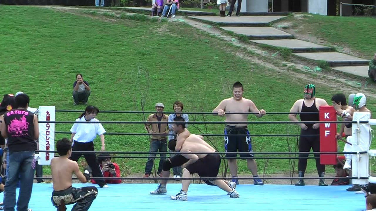2011/11/6【11】第52回香椎祭 3日目 セミファイナル =九州産業大学プロレス研究部= background