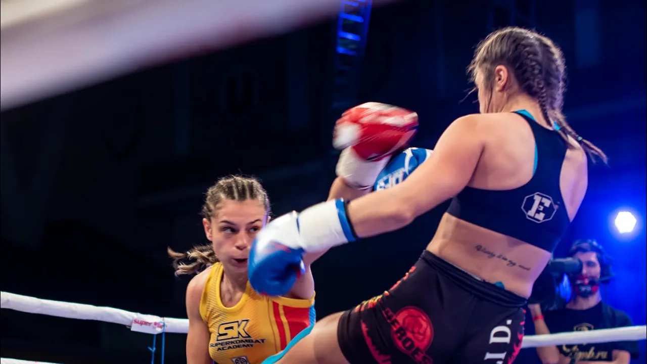 Duelul spectaculos al fetelor Andreea Cebuc vs Donna Cheli