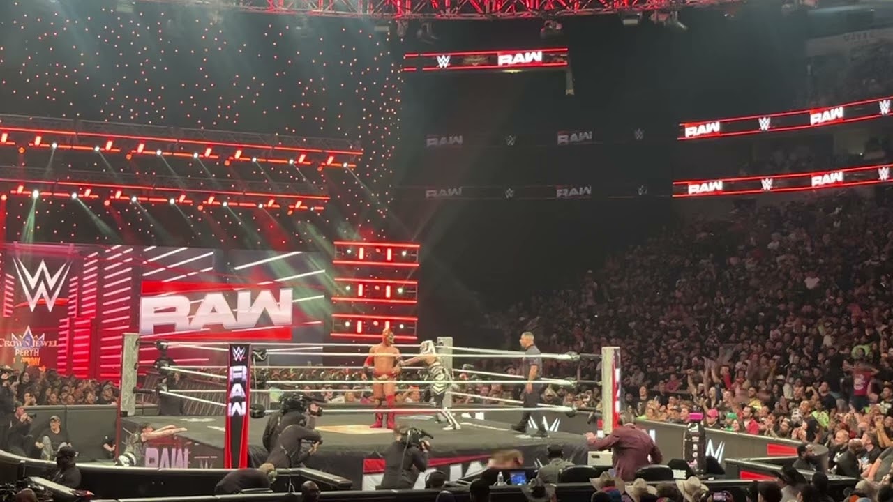 Pelea por equipos #wwe #viral #tripleaaa #dominikmysterio #finnbalor #ajstyles #raw