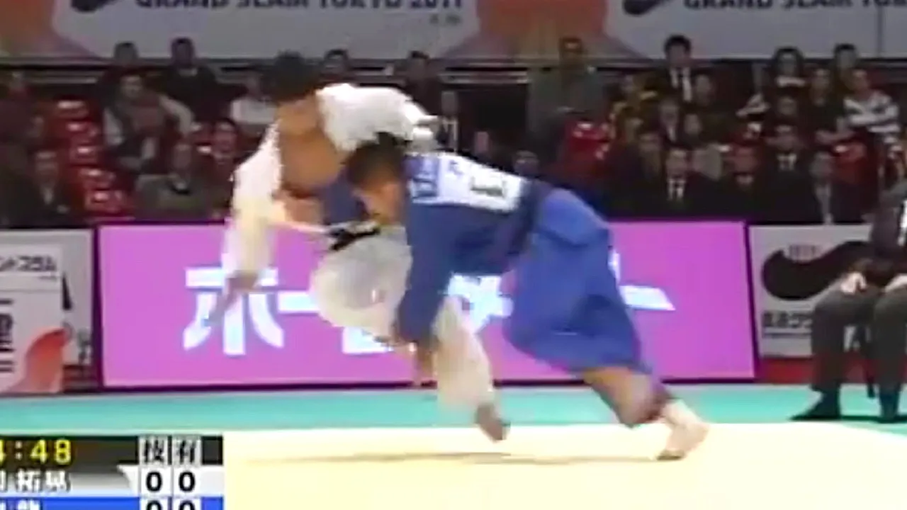 Ryo Kawabata had a world class Kibisu Gaeshi #shorts background