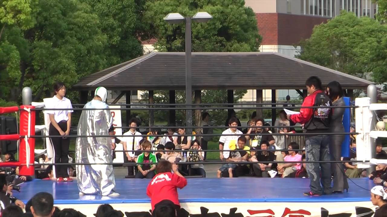 2011/6/5【7】第32回学文祭 メインイベント 1-4 =九州産業大学プロレス研究部= background