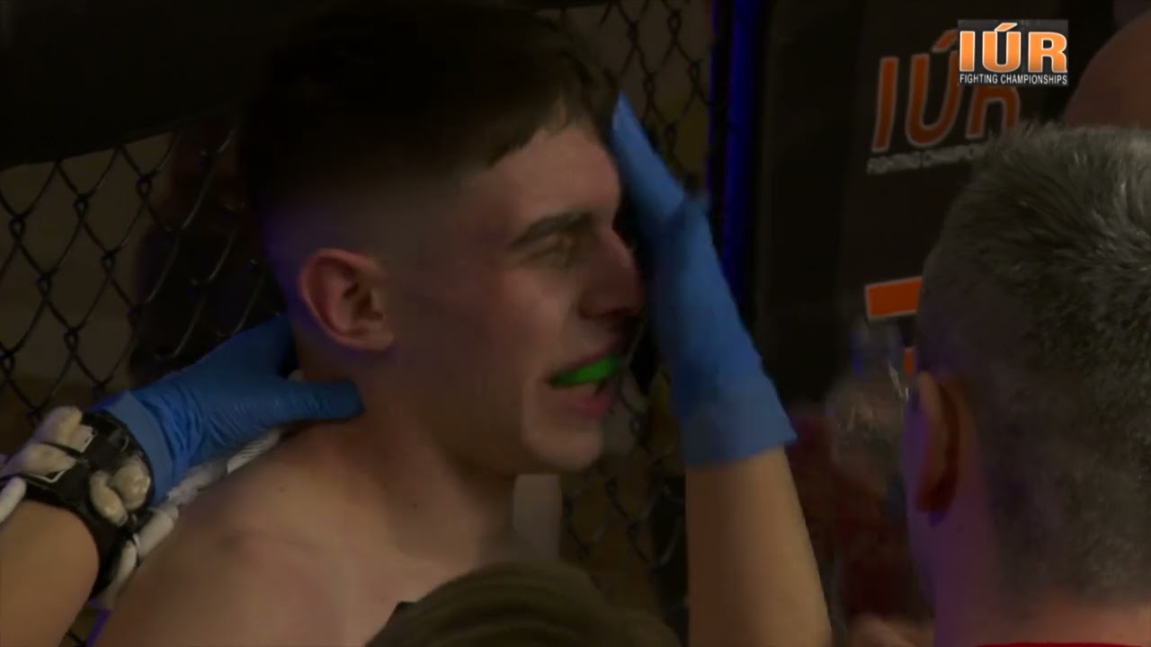 IÚR FC 6 - Dewi Harrison vs Alex Fagan background