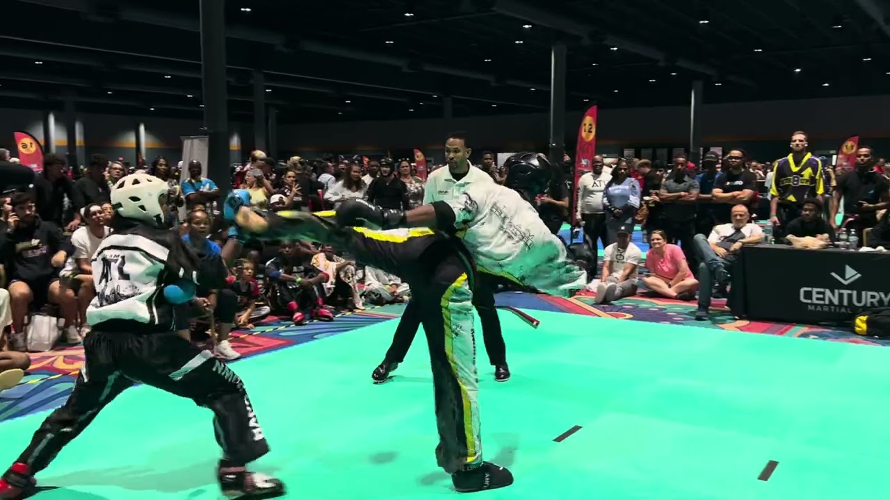 Kareem Abdulla vs Anthony Hewlett Men's Middleweight Sparring - US Open 2025 background