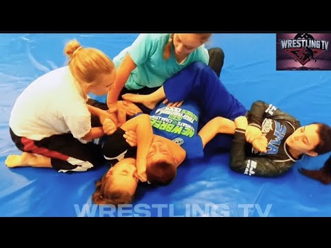 π²4 VS 4 GIRL VS BOY WRESTLING GRAPPLING π₯± SUBMISSION "REACTION"NOGI MATCH π₯π―#bjj #jiujitsu #nogi background