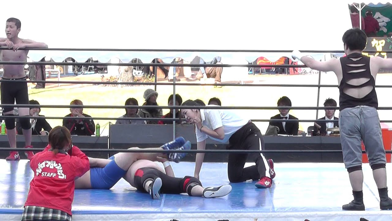 2012/11/4【2】第53回香椎祭 1日目 第2試合 =九州産業大学プロレス研究部= background