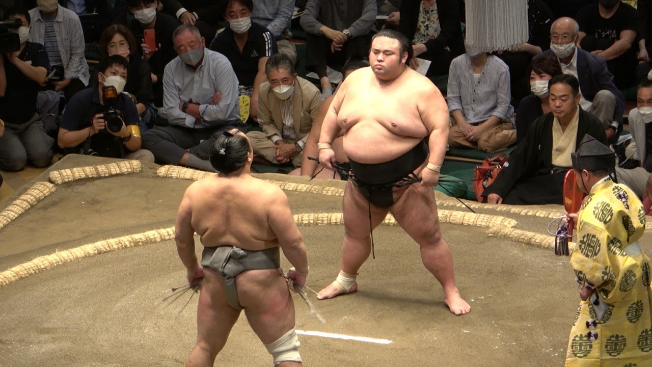 Sep 2022, Day 12: Takakeisho courts controversy background