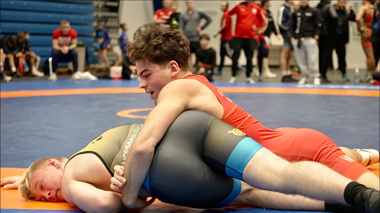 U17 Felix Lenes Fredriksen (NOR) vs Jens Abrahamsson (SWE) 80kg. Greco-r boys wrestling. B-cam-man