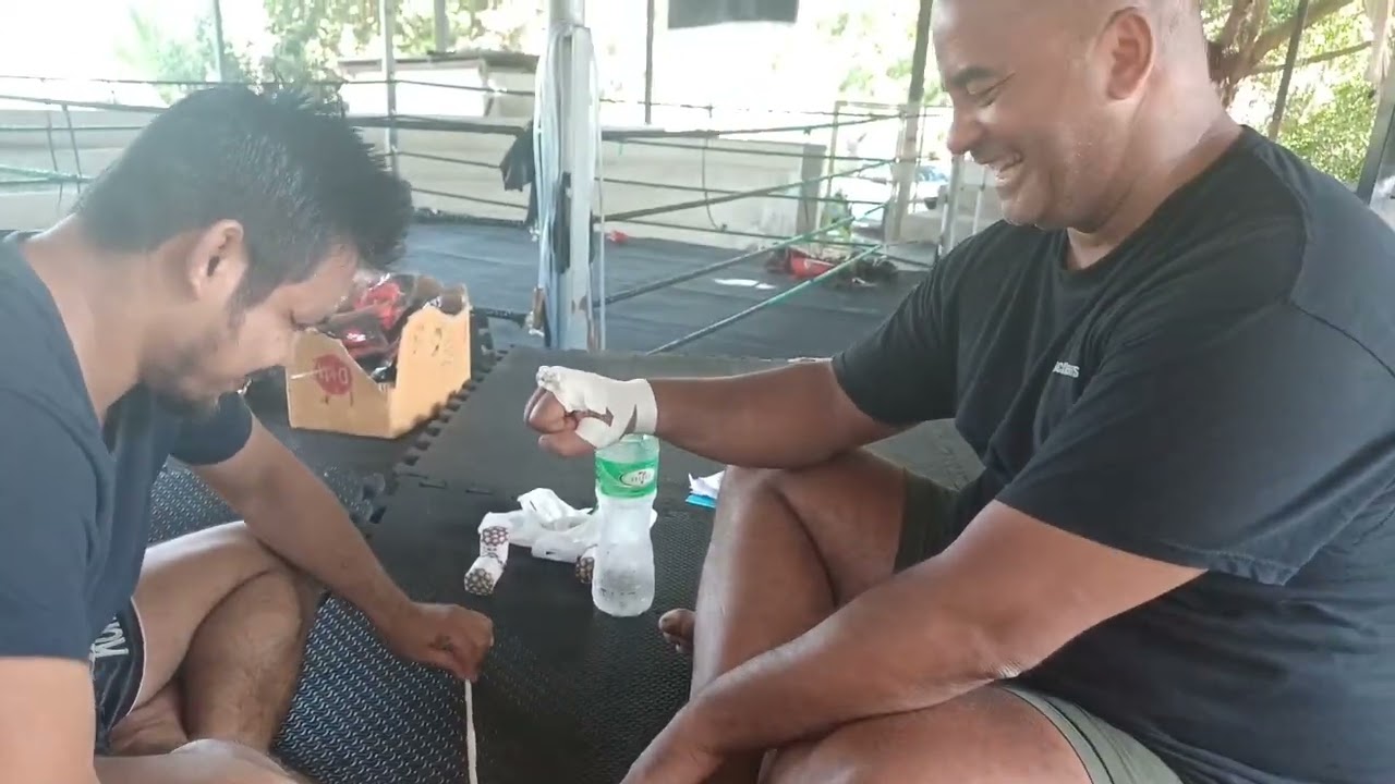 Jomhod, former Muay Thai champion, shows hand wrapping for fights #muaythai #jomhod backdrop