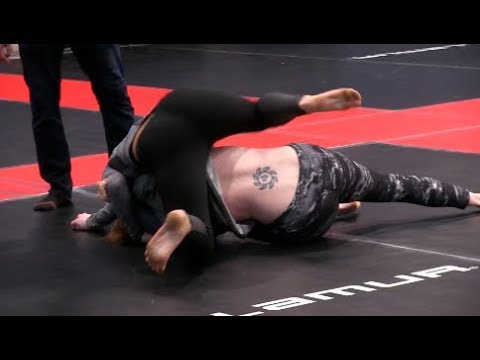 Girls Grappling No-Gi BJJ • girlsgrappling.com • MMA Women Fighters