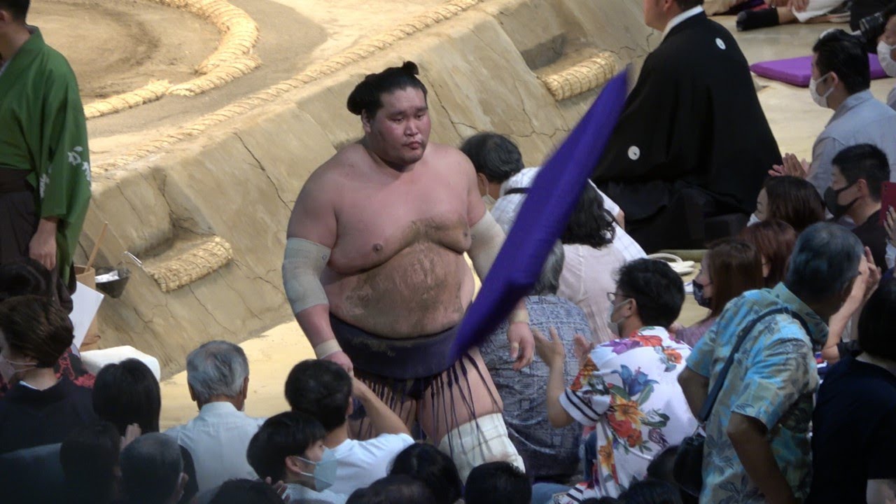 July 2022, Day 14: Terunofuji's to lose? background