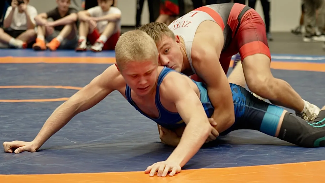 U17 Jaromirs Zukovs (LAT) vs Illya Romantchov (UKR) 65kg. Greco-r boys youth wrestling. B-cam-man