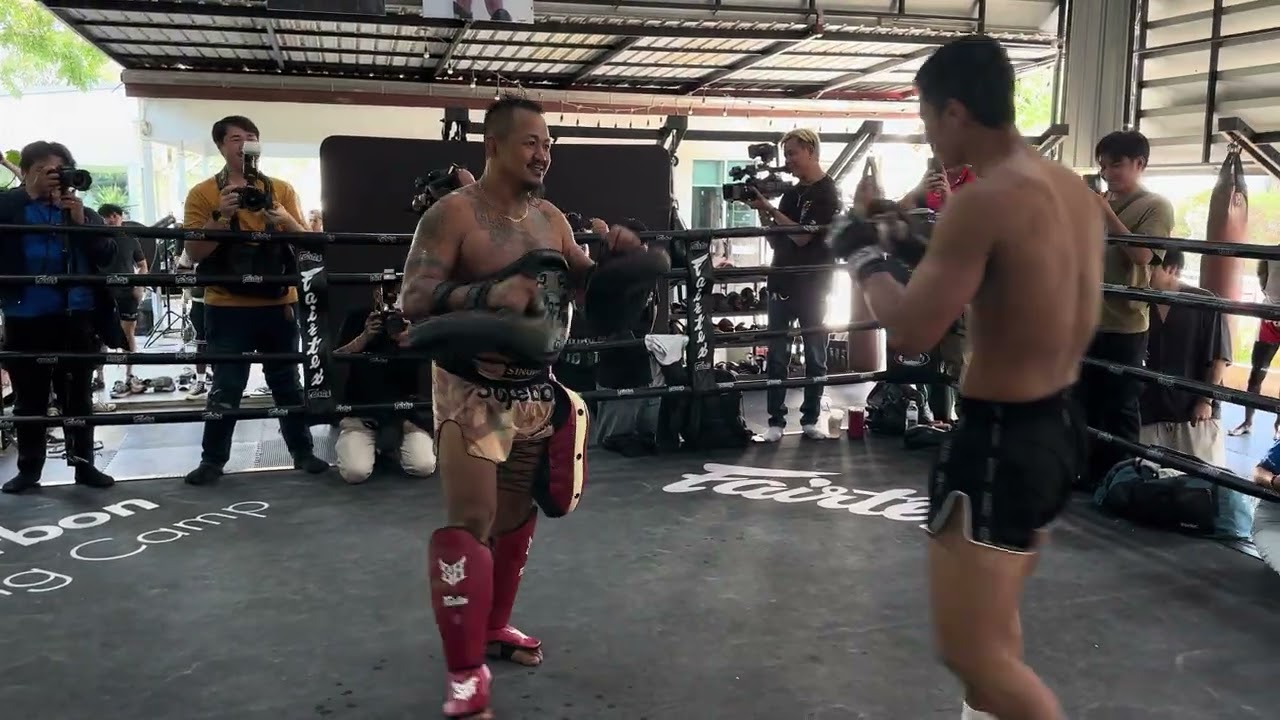 ซุปเปอร์บอนซ้อมโชว์สื่อเตะโคตรแรง