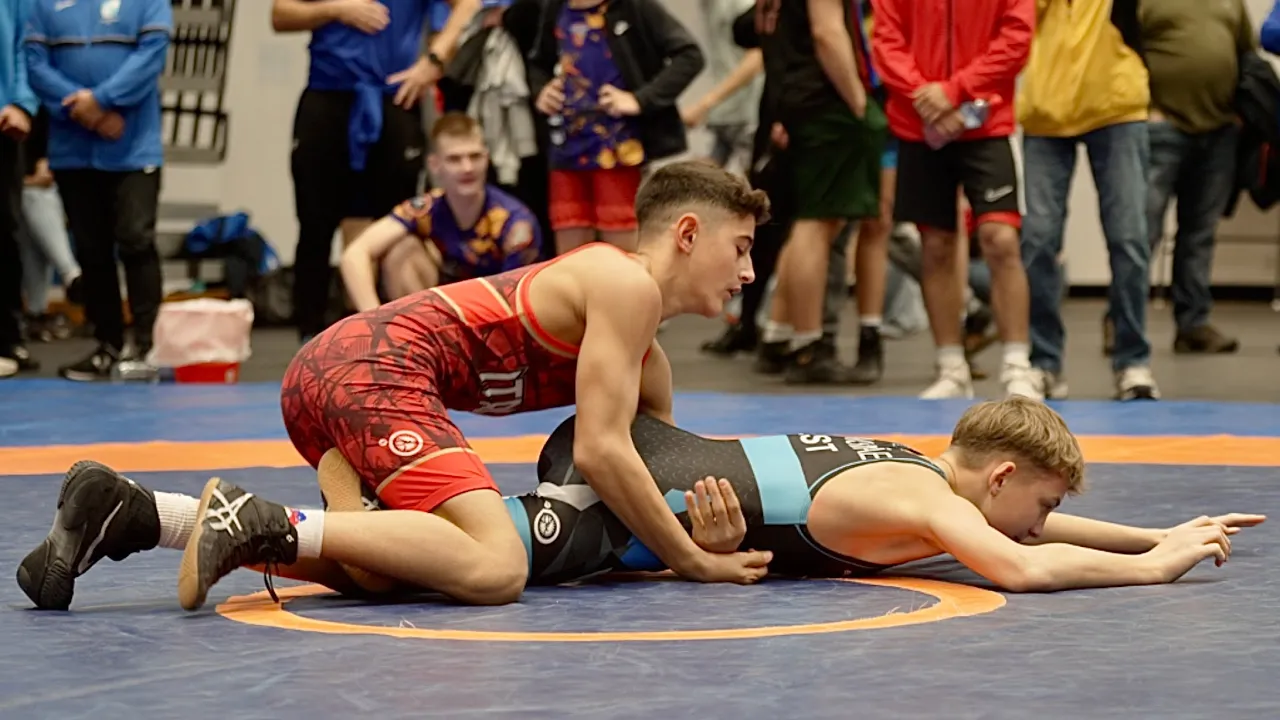 U13 Nathan Armenise (ITA) vs Koit Tõnismäe (EST) 53kg. Greco-roman boys youth wrestling. B-cam-man