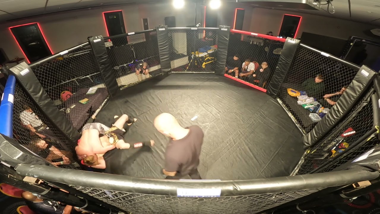 NORTHAMPTON | ULTRA MMA | CAMERON GARSDIE VS LUCAS BONE RATTLER BLUNDELL