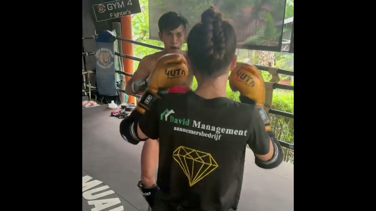 Vienna Briels ЁЯЗ│ЁЯЗ▒ technical sparring with Kru Cab ahead of IFMA Muay Thai Youth World Championships