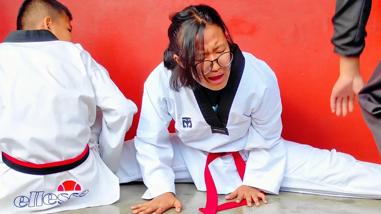 Taekwondo Stretching đđ„ || Prakriti Gurung background