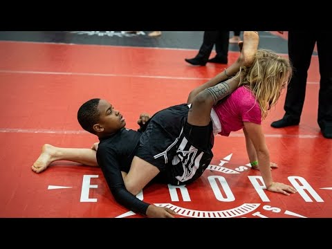 The Crowd Couldn’t Believe It 😱| Girl Beats Boy ⚔️ Mixed Grappling #bjj #grappling #mma #martialarts