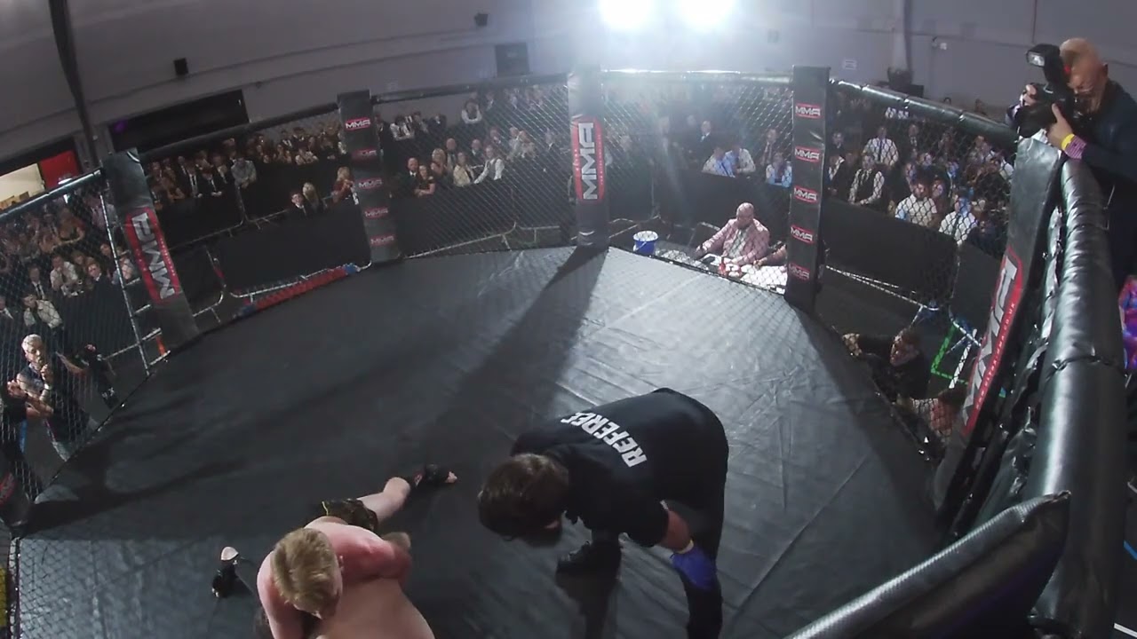 PORTSMOUTH | ULTRA MMA | JAKE BARNES STAND IN background