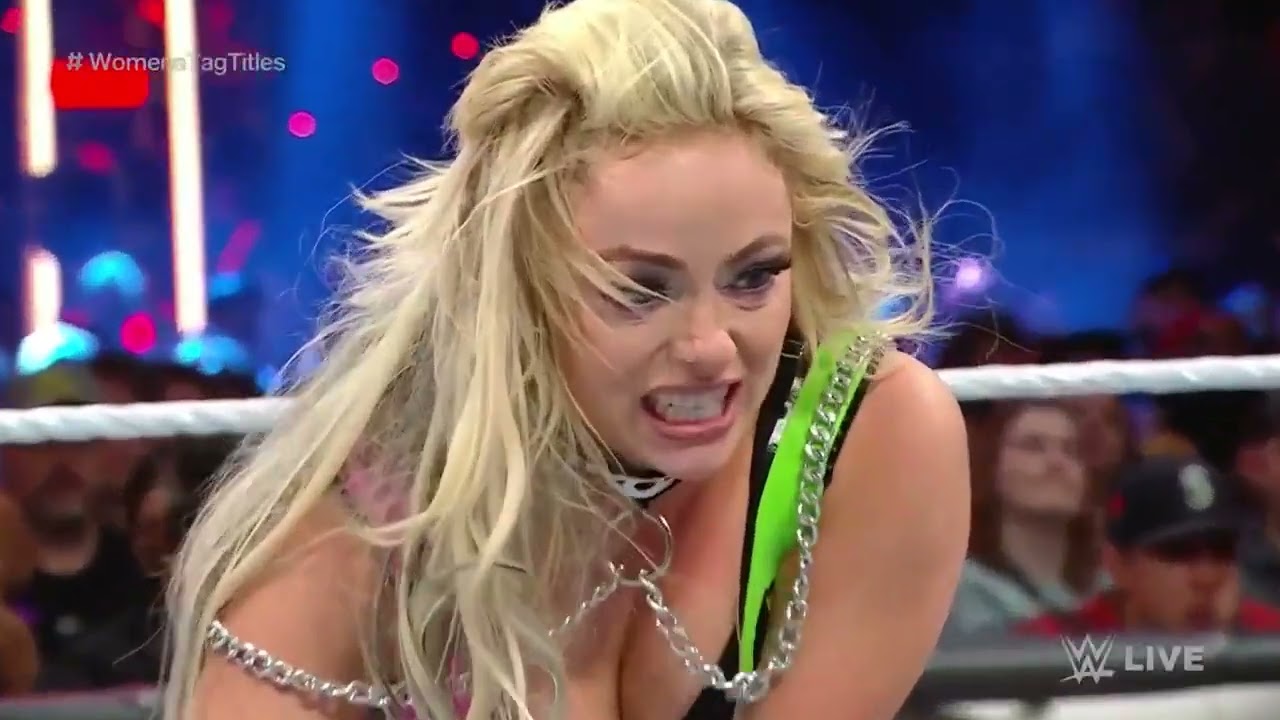 Trish Stratus & Becky Lynch VS Liv Morgan & Raquel Rodriguez 2/2