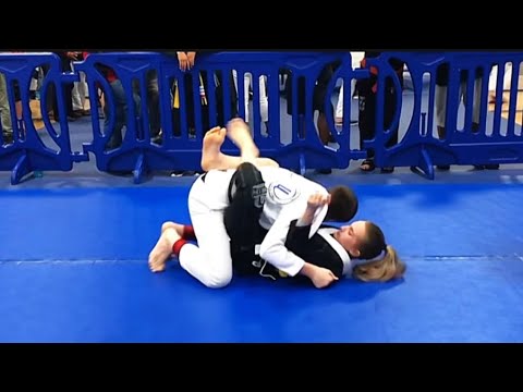 ЁЯШ▓ JIUJITSU GIRL VS BOY ЁЯе▒#jiujitsu #wrestling #grappling #nogi #mixedmartialart #mma #combatsports backdrop