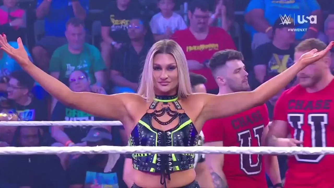 Thea Hail VS Izzi Dame