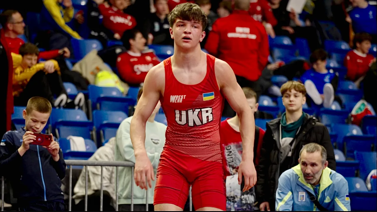 U17 Denys Mokrohuz (UKR) vs Zeteny Tugyi (HUN) 71kg. Freestyle boys youth wrestling. B-cam-man