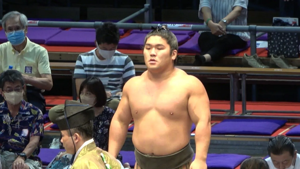 Muscle-man Ishizaki's Outstanding Year background