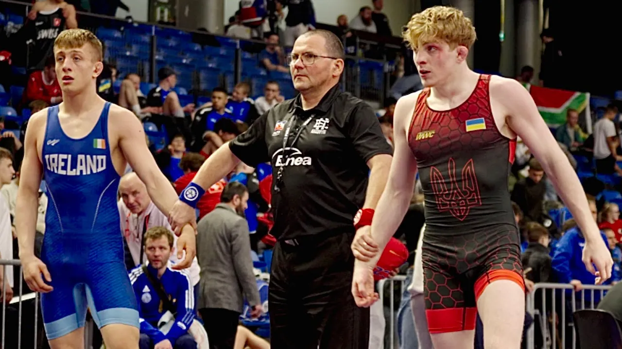 U17 Tymofii Lytvynenko (UKR) vs Adrian Dziedziela (IRL) 71kg. Freestyle boys wrestling. B-cam-man