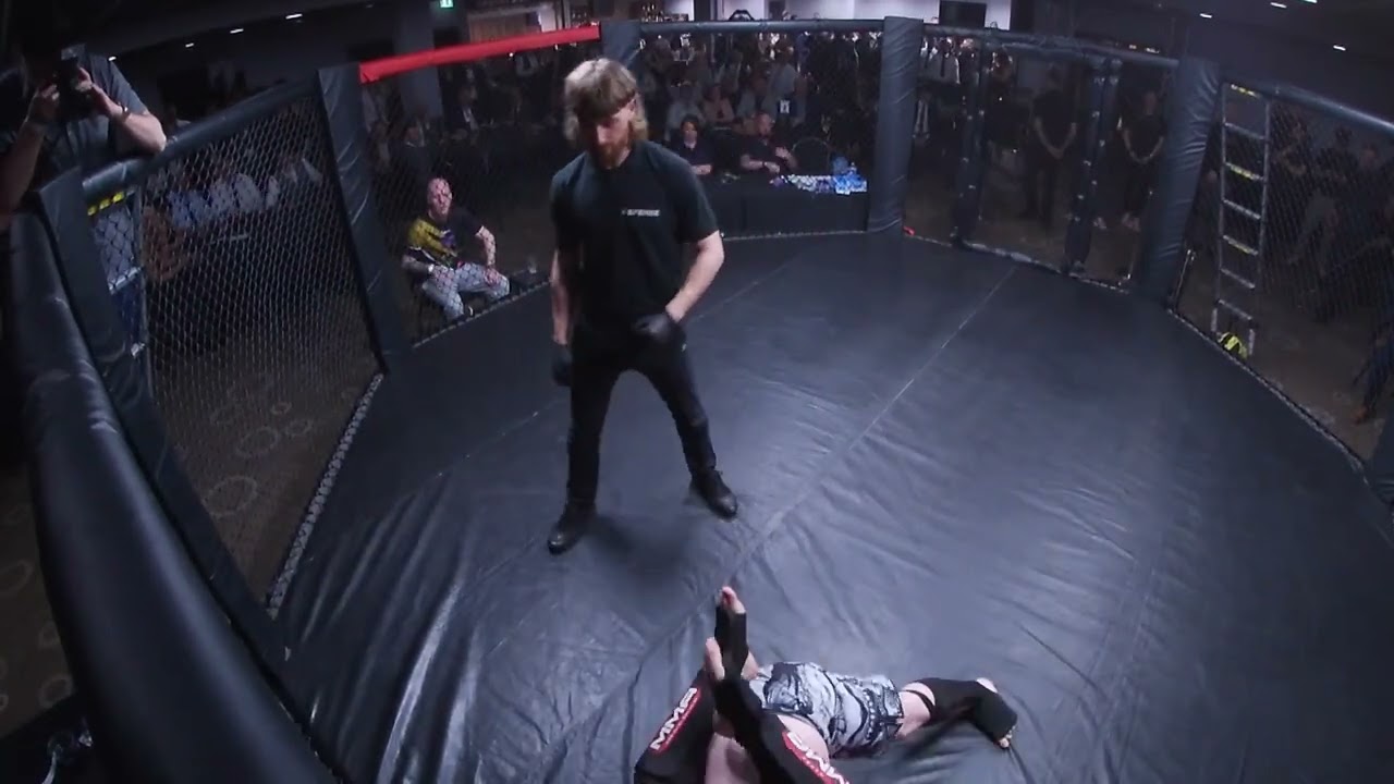 HULL | ULTRA MMA | REECE PICKER VS SAM JOHNSON background