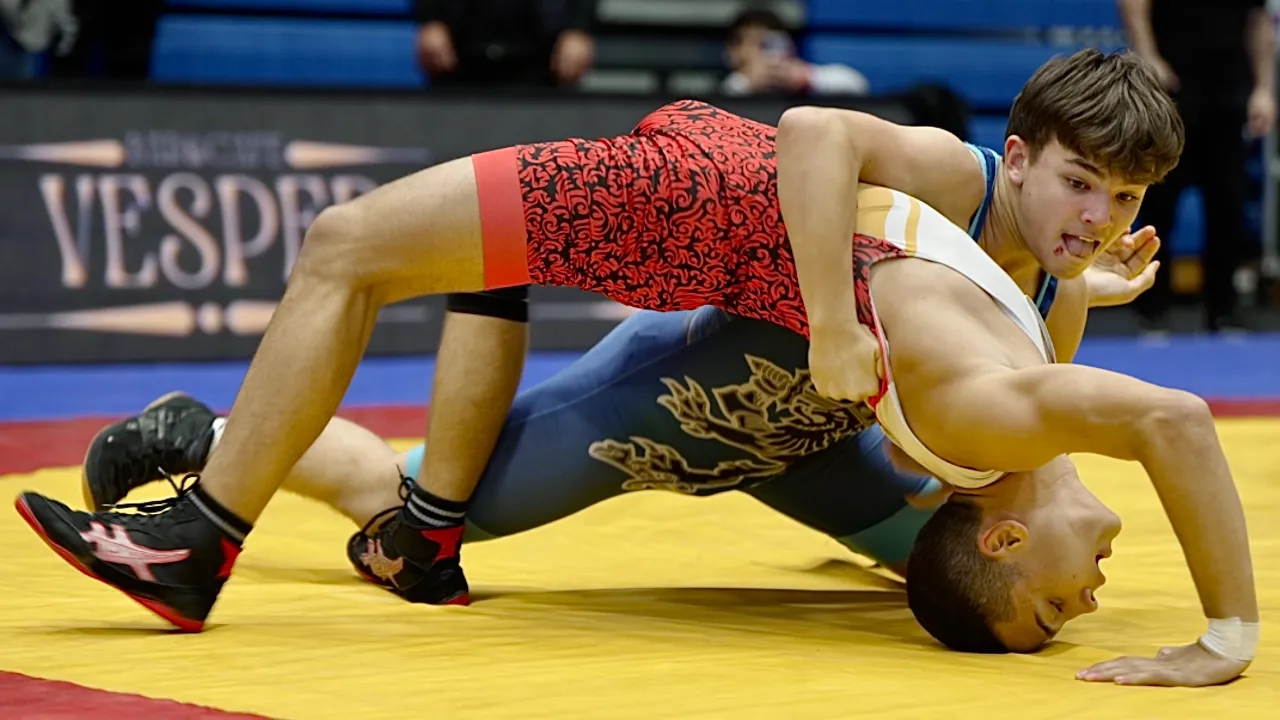 U15 Eymen Kopuz (TUR) vs Otso Yli-Hannuksela (FIN) 75kg. Greco-roman boys youth wrestling. background