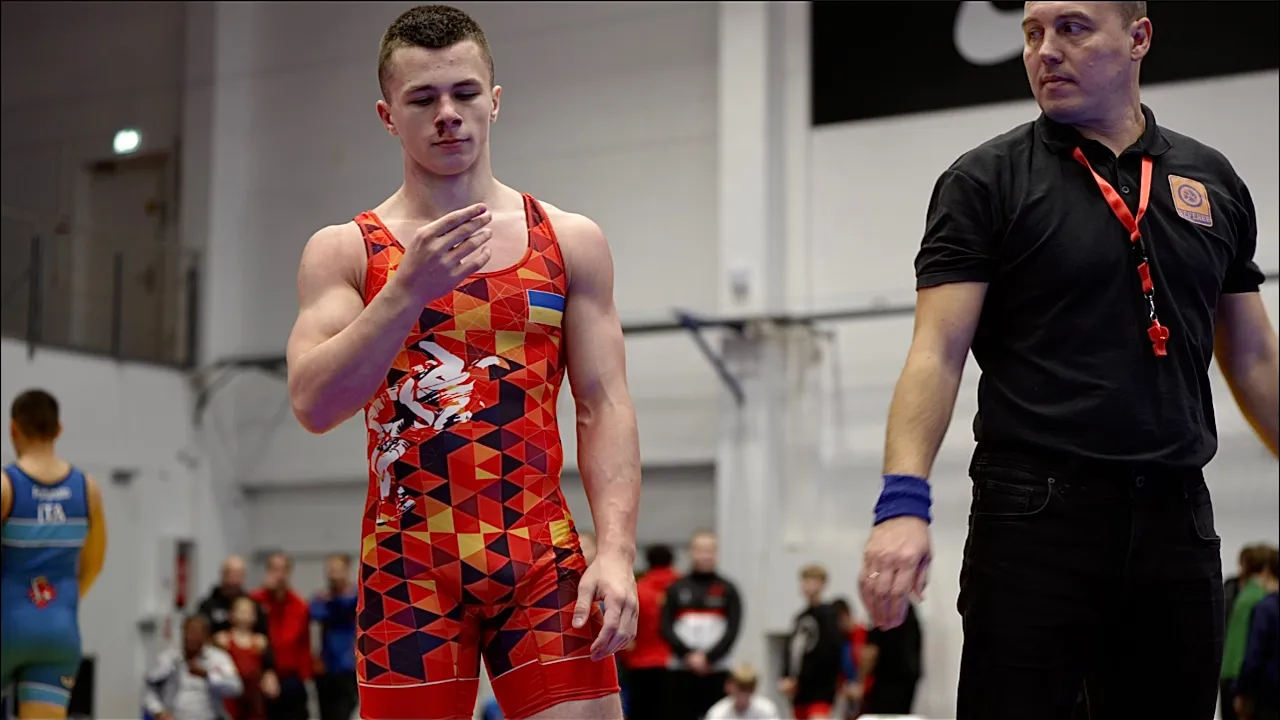 U15 Dmytro Harbazh (UKR) vs Davide Fortunato (ITA) 75kg. Greco-roman boys youth wrestling. backdrop