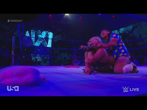 Wendy Choo VS Tiffany Stratton 2/2 background