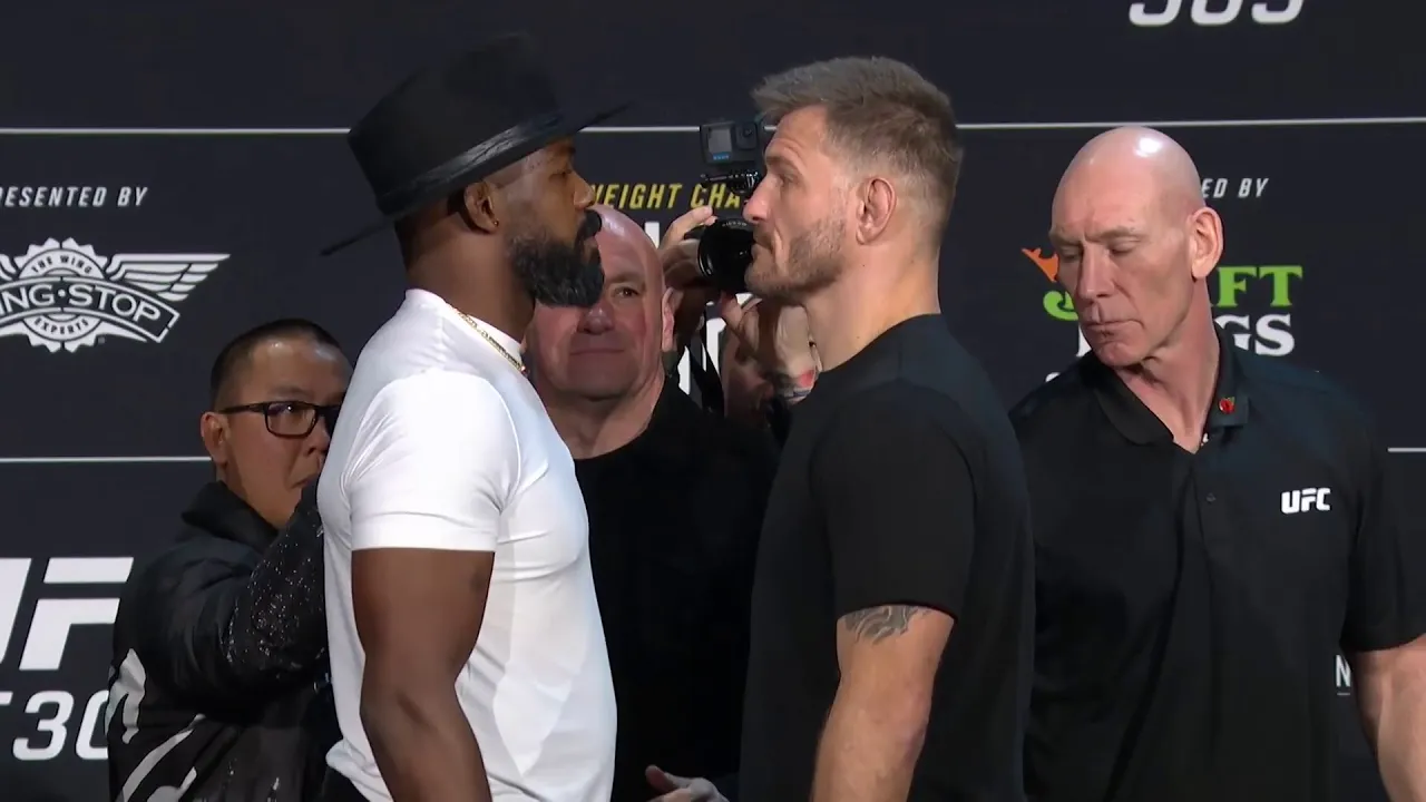 UFC 309: Битвы взглядов после пресс-конференции background