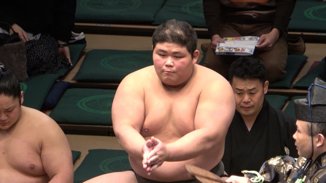 Hakuho student Ochiai sets promotion record background