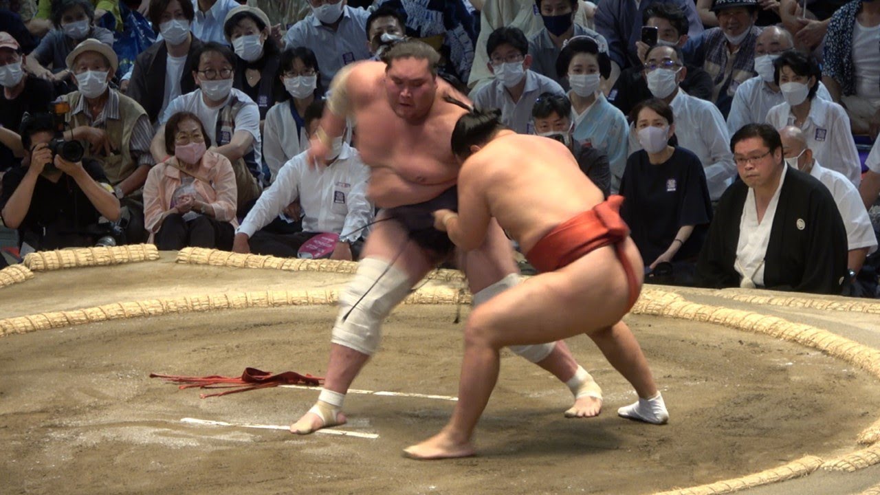 July 2022, Day 11: Hoshoryu's harsh lesson background
