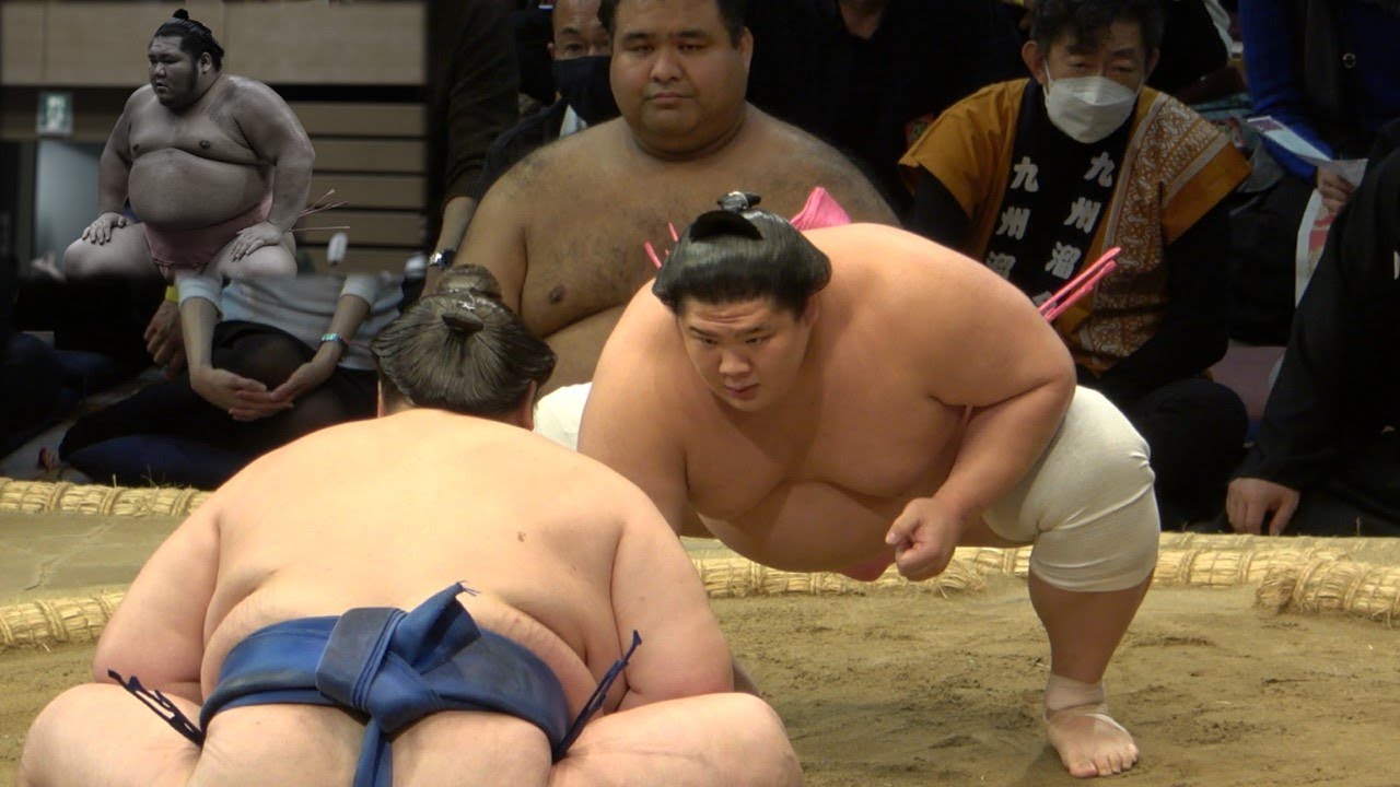 Nov 2022 Sumo, Day 8: The strength of will a wrestler needs background