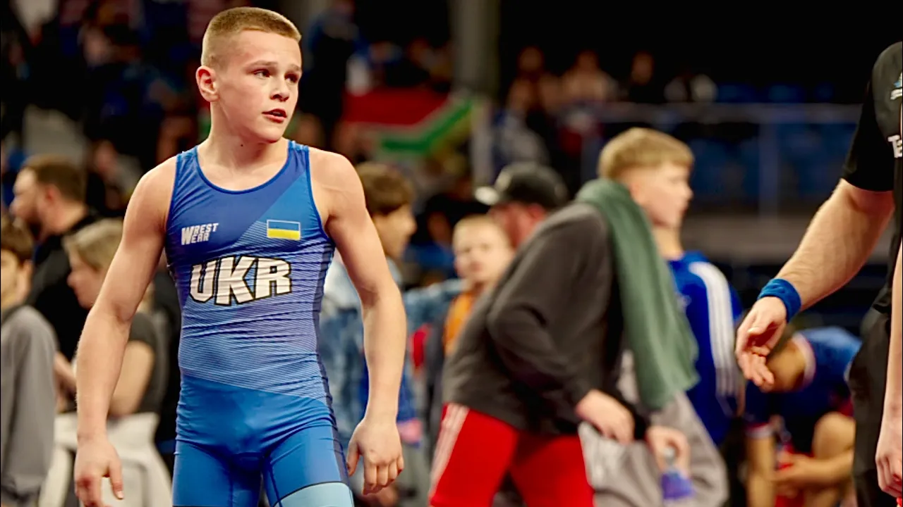 U15 Hubertas Pavliukas (LTU) vs Volodomir Boyko (UKR) 44kg. Freestyle boys youth wrestling.