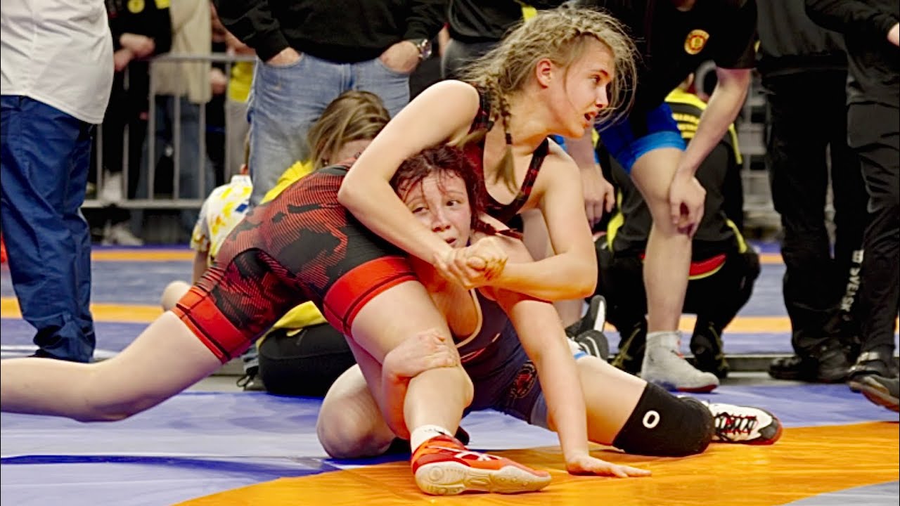 U15 Jeva Ivanovska (LAT) vs Scarlett Luchesse (USA) 62kg. Women girls wrestling tournament. B-cam-m backdrop